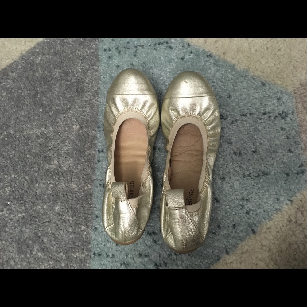 Leather cap toe ballerinas (gold metallic color)